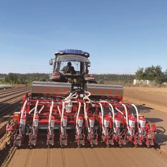 10row pneumatic onion seeder 3